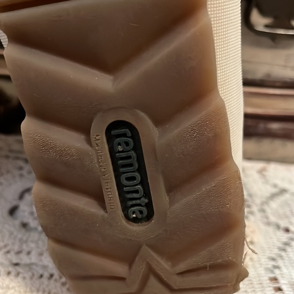 Remote boots 🥾 - Picture 7 of 12